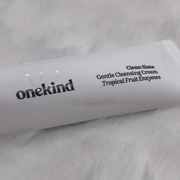 3/$12 Onekind Clean Slate Gentle Cleansing Cream Mini/Travel Size - Picture 2 of 3